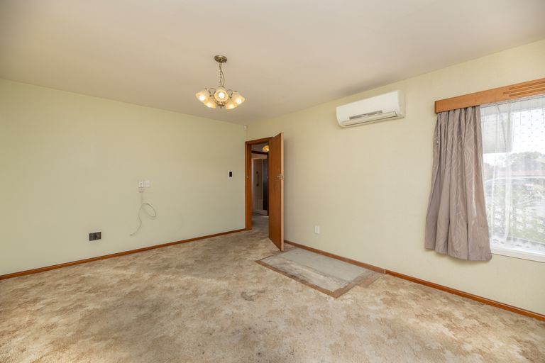 Photo of property in 406 Main North Road, Redwood, Christchurch, 8051