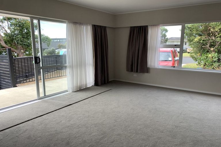 Photo of property in 53 Marellen Drive, Red Beach, 0932