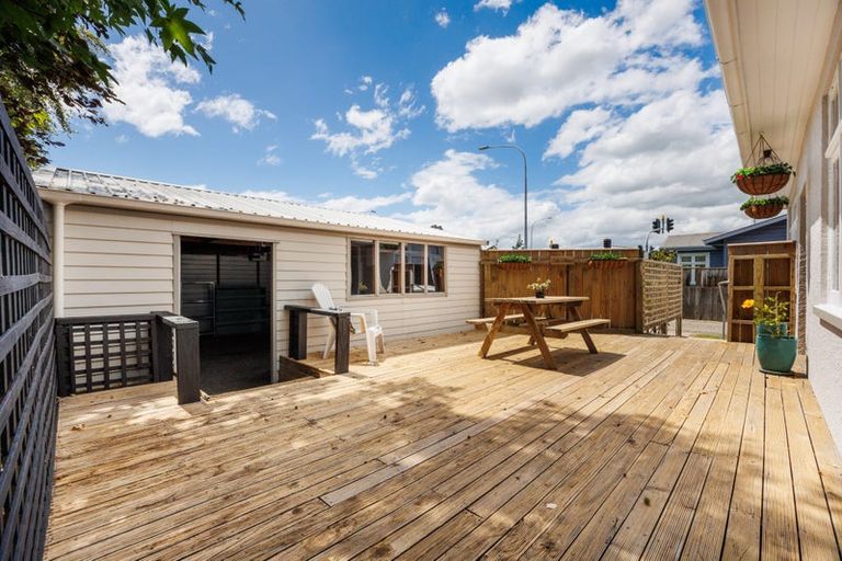 Photo of property in 996 Tremaine Avenue, Roslyn, Palmerston North, 4414