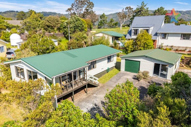Photo of property in 22 Whitechapel Grove, Stokes Valley, Lower Hutt, 5019