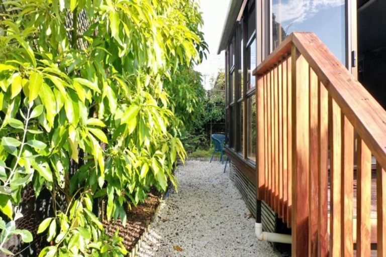 Photo of property in 2/51 Shakespeare Road, Milford, Auckland, 0620
