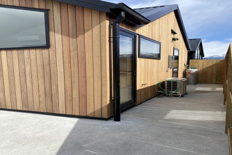 Photo of property in 18 Fallow Street, Jacks Point, 9371