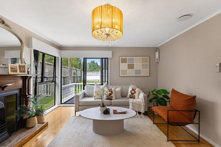 Photo of property in 1/27 Peach Road, Glenfield, Auckland, 0629