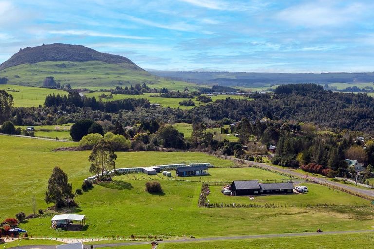 Photo of property in 58 Parerohi Grove, Kuratau, Turangi, 3381