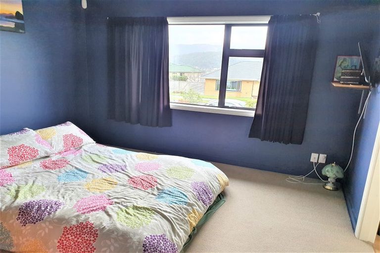 Photo of property in 6 Ormrod Grove, Riverstone Terraces, Upper Hutt, 5018