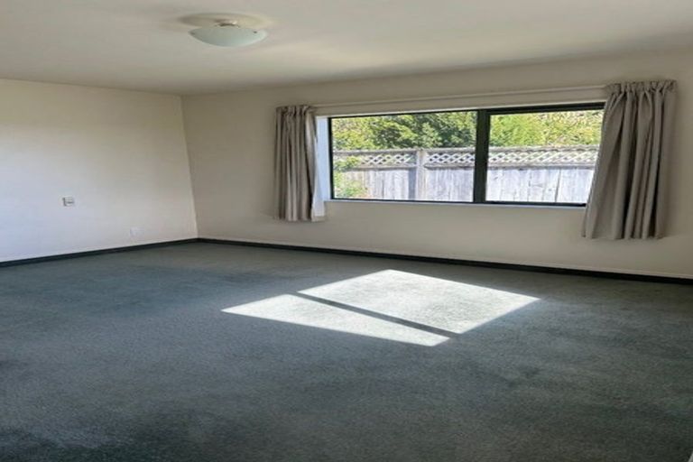 Photo of property in 135 Realm Drive, Paraparaumu, 5032