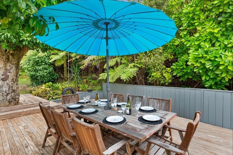 Photo of property in 38 Glenelg Road, Red Beach, 0932