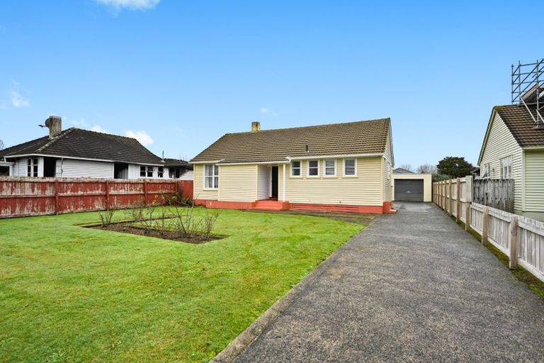 Photo of property in 22 Paul Crescent, Fairfield, Hamilton, 3214