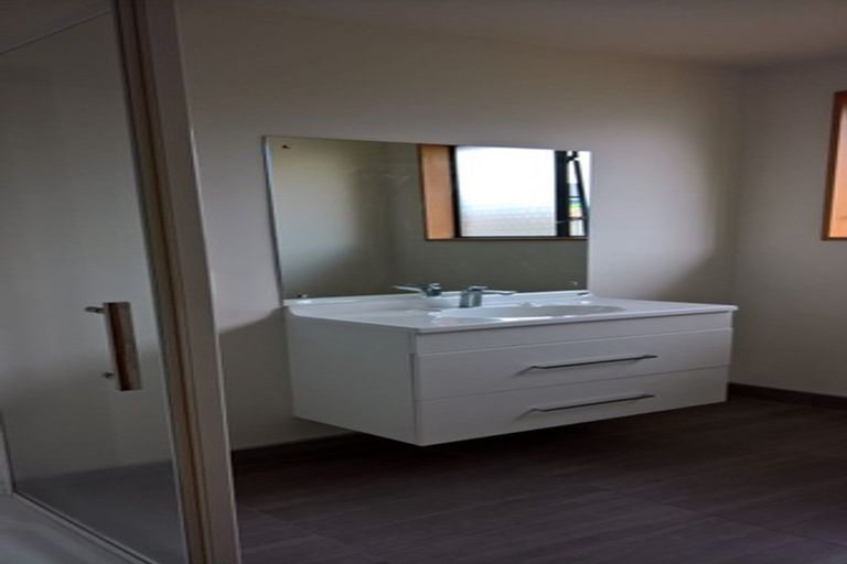 Photo of property in 2/40 Windermere Road, Papanui, Christchurch, 8053