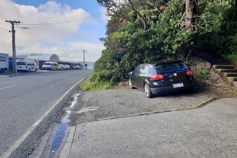 Photo of property in 56 Shelly Bay Road, Maupuia, Wellington, 6022