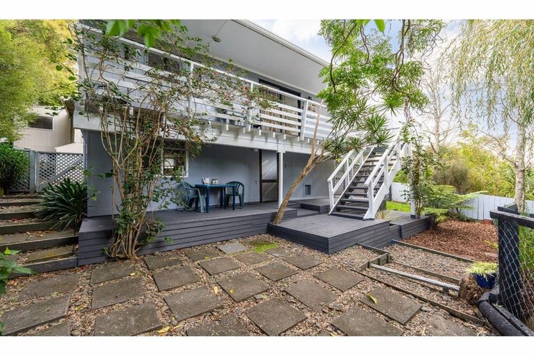 Photo of property in 2/24 Sunnyside Road, Sunnyvale, Auckland, 0612