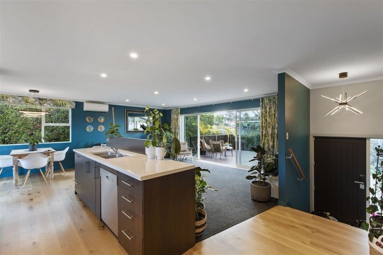 Photo of property in 5 La Perouse Street, Botany Downs, Auckland, 2010