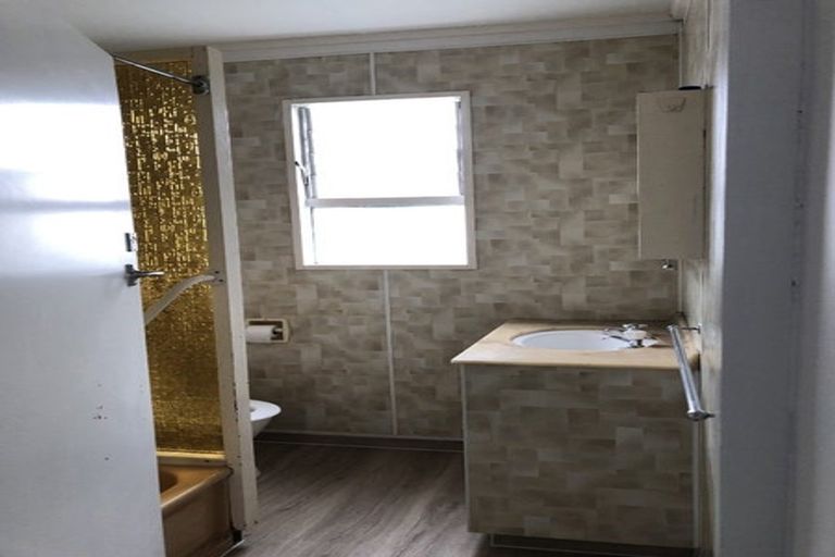 Photo of property in 106 Bartholomew Road, Levin, 5510