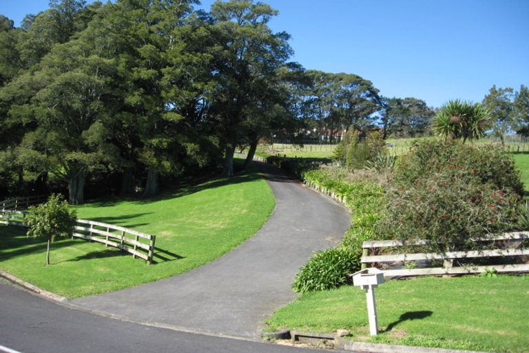 Photo of property in 1 Tiffany Close, Totara Park, Auckland, 2019