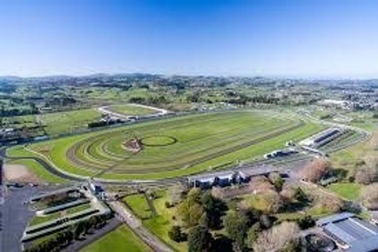 Photo of property in 21 Tuuhura Road, Pukekohe, 2120