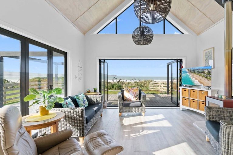 Photo of property in 497 Waikawa-curio Bay Road, Curio Bay, Tokanui, 9884