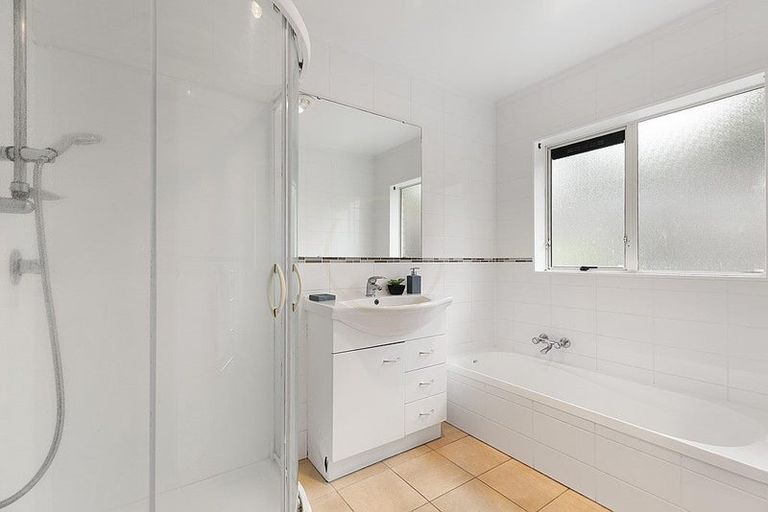 Photo of property in 3 Bernina Place, Weymouth, Auckland, 2103