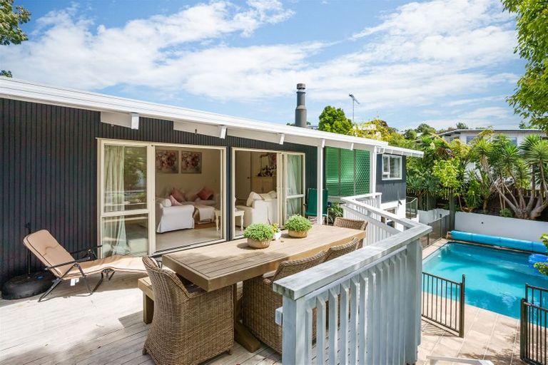 Photo of property in 2 Manaia Place, Mairangi Bay, Auckland, 0630