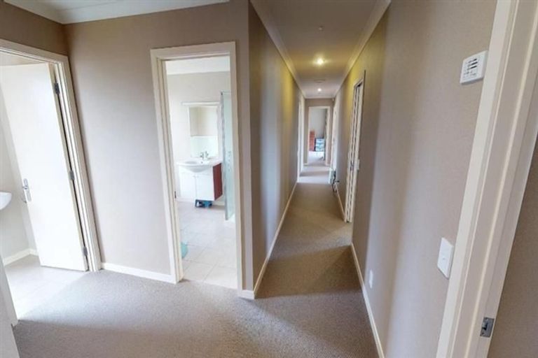 Photo of property in 19 Johnstone Drive, Fitzherbert, Palmerston North, 4410