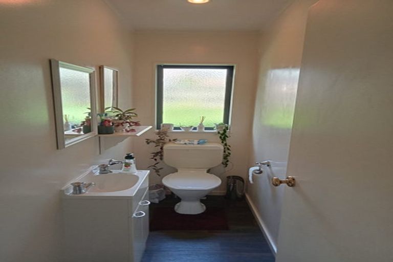 Photo of property in 9 San Fernando Way, Henderson, Auckland, 0612