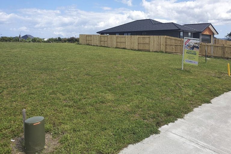 Photo of property in 13 Te Taniwha Road, One Tree Point, 0118