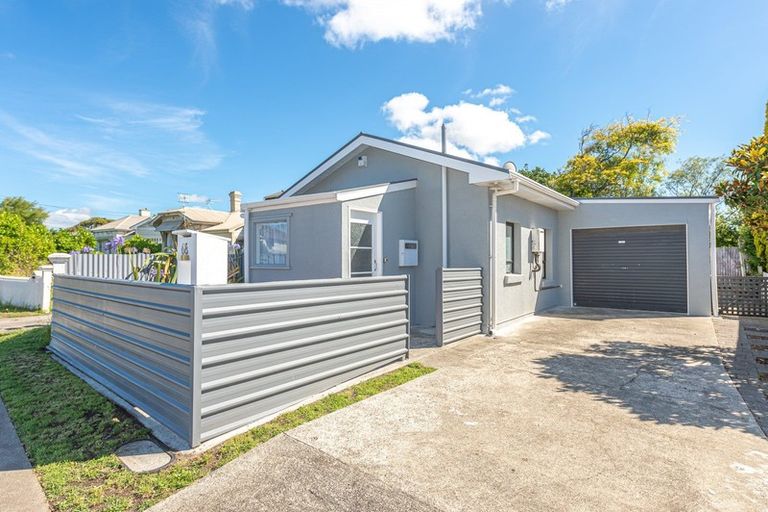 Photo of property in 68 Carlton Avenue, College Estate, Whanganui, 4500