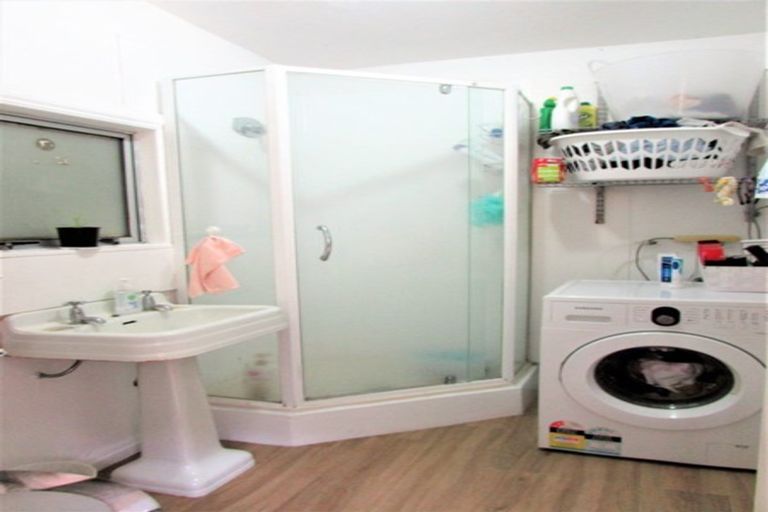 Photo of property in 126 Pinehaven Road, Pinehaven, Upper Hutt, 5019