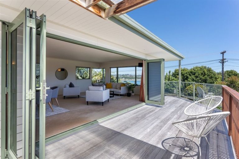 Photo of property in 35 Tindalls Bay Road, Tindalls Beach, Whangaparaoa, 0930