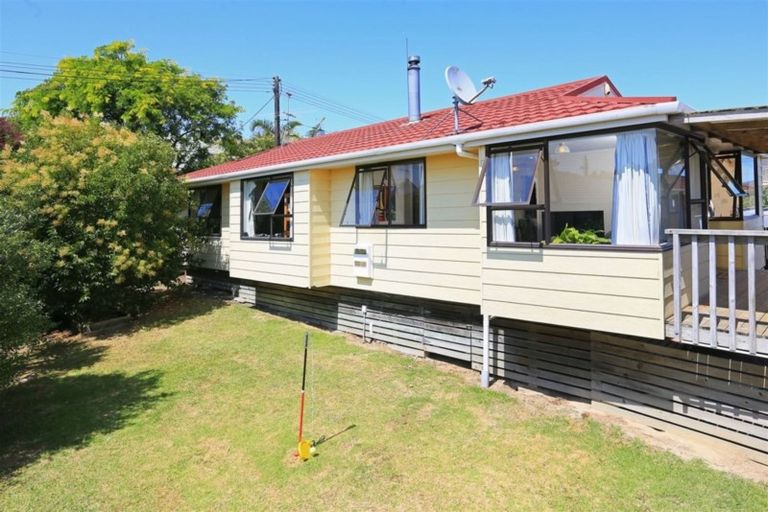 Photo of property in 1/1 Marlene Avenue, Te Atatu South, Auckland, 0610