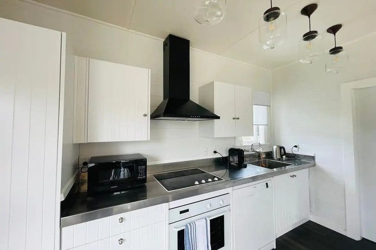 Photo of property in 6 Kapiti Lane, Otaki Beach, Otaki, 5512