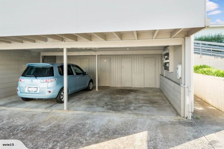 Photo of property in 1/77 Old Lake Road, Narrow Neck, Auckland, 0624