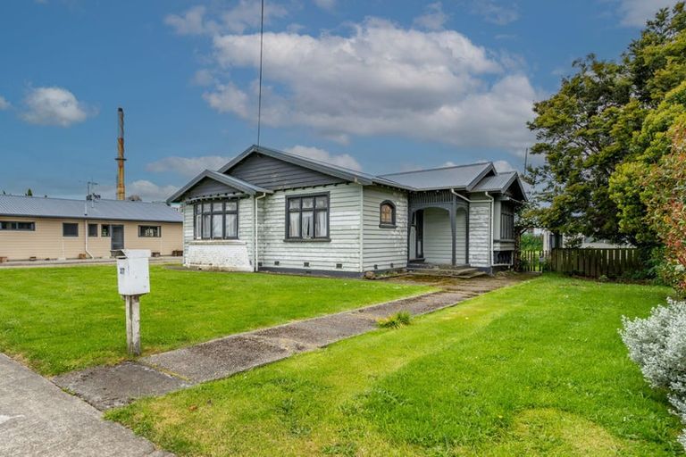 Photo of property in 27 Ferry Road, Edendale, 9825