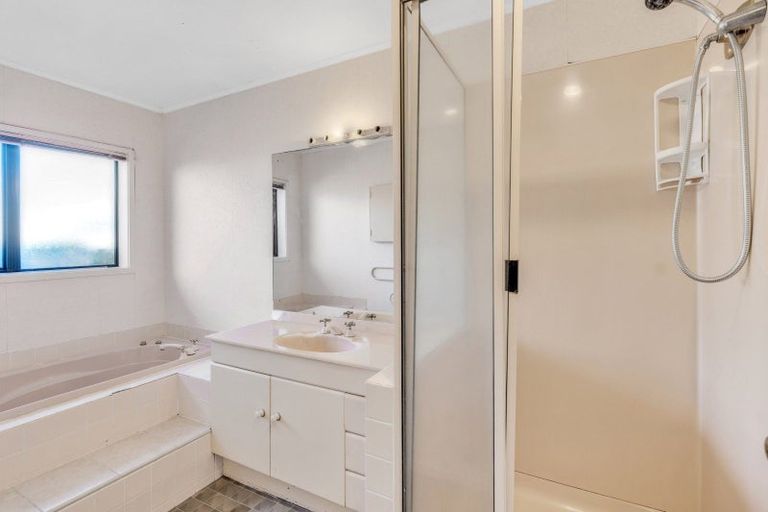 Photo of property in 31a The Esplanade, Eastern Beach, Auckland, 2012