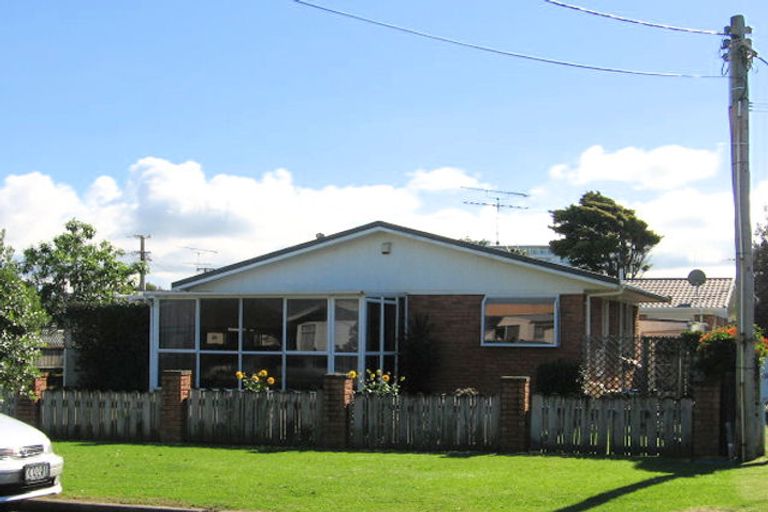 Photo of property in 2/5 Empire Road, Orewa, 0931