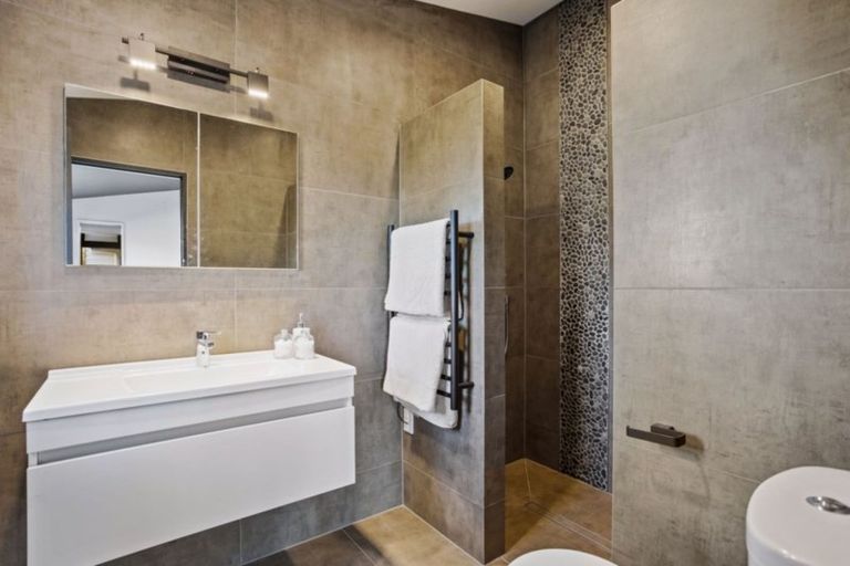 Photo of property in 10 Gavinike Place, Waimauku, 0812