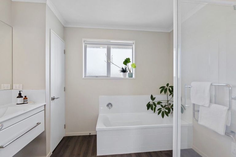 Photo of property in 3 Wildwood Avenue, Avonside, Christchurch, 8061