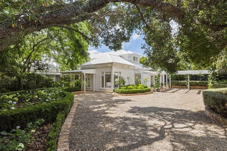 Photo of property in 49b Roland Road, Greenhithe, Auckland, 0632