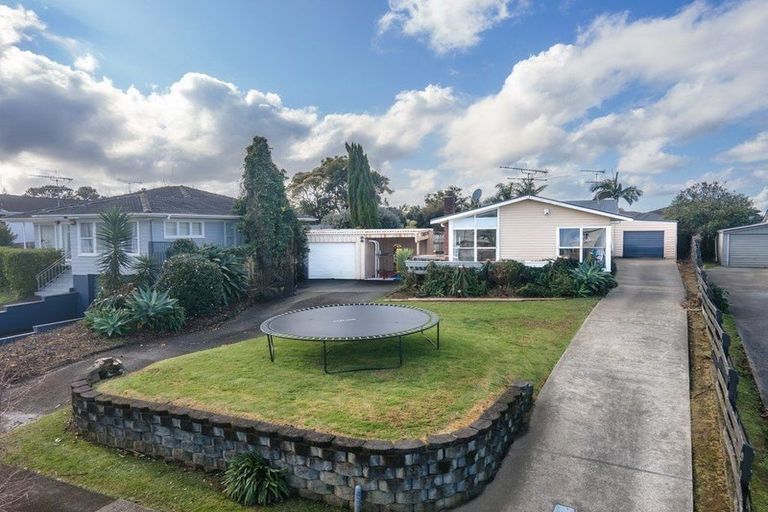 Photo of property in 22 Larne Avenue, Pakuranga Heights, Auckland, 2010