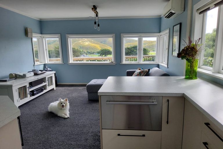 Photo of property in 74 Mana Esplanade, Paremata, Porirua, 5026