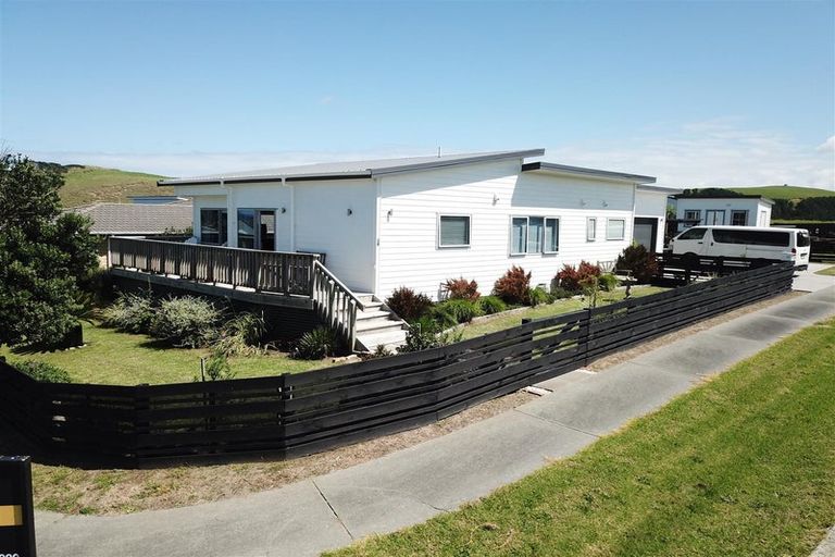 Photo of property in 1 Snapper Street, Baylys Beach, Dargaville, 0377
