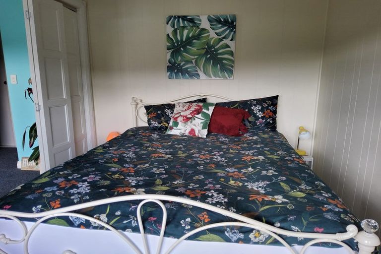 Photo of property in 74 Mana Esplanade, Paremata, Porirua, 5026