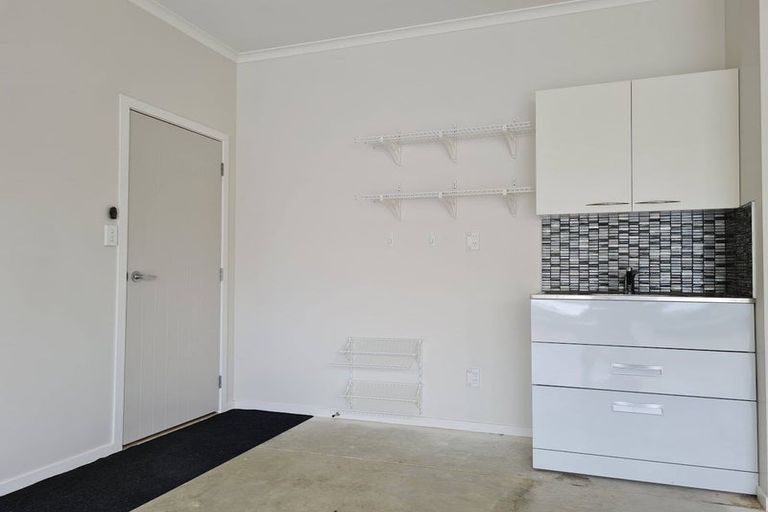 Photo of property in 23a Rena Place, West Harbour, Auckland, 0618