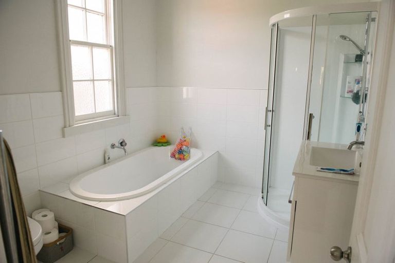 Photo of property in 32 Stanley Street, Berhampore, Wellington, 6023