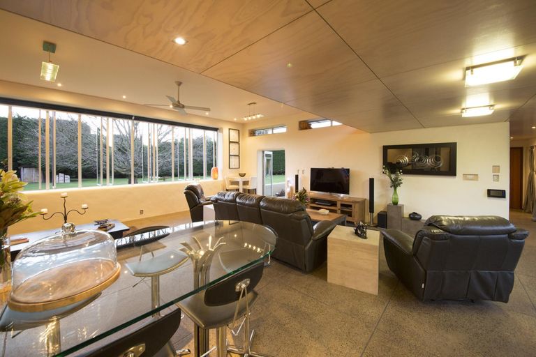 Photo of property in 115 Turitea Road, Fitzherbert, Palmerston North, 4472