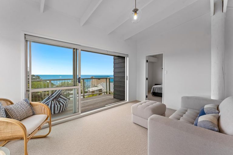 Photo of property in 43 Cumberland Street, Leigh, 0985