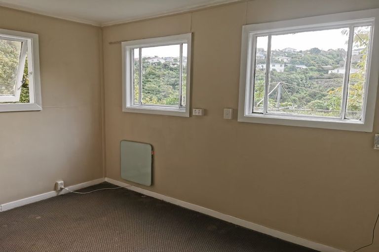 Photo of property in 88 Newlands Road, Newlands, Wellington, 6037