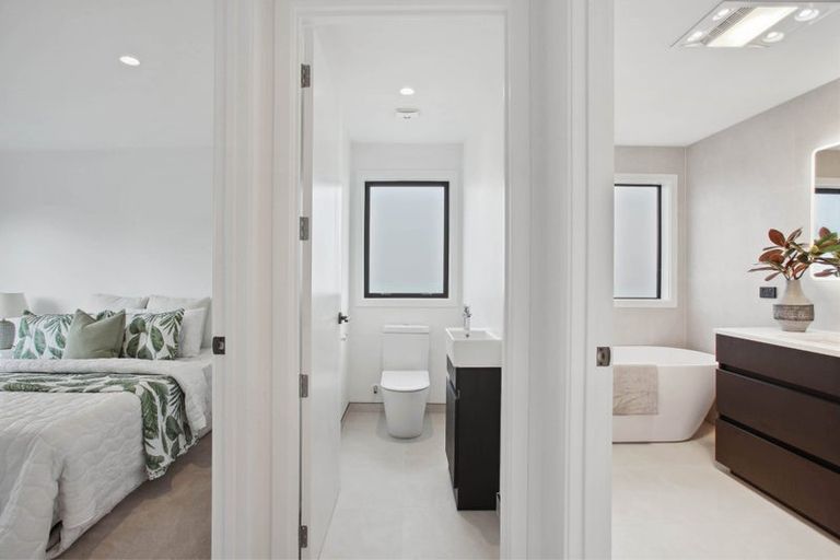 Photo of property in 28a Oliver Twist Avenue, Mellons Bay, Auckland, 2014