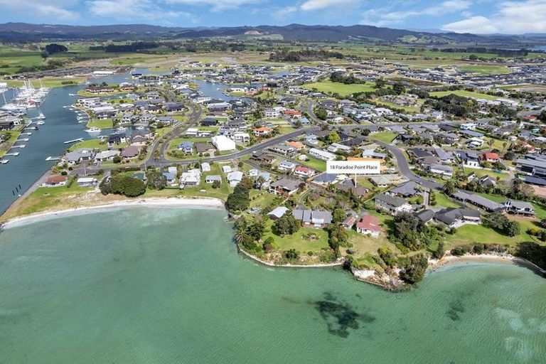 Photo of property in 18 Paradise Point Place, One Tree Point, 0118