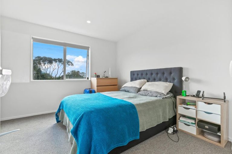 Photo of property in 2/472 West Coast Road, Glen Eden, Auckland, 0602