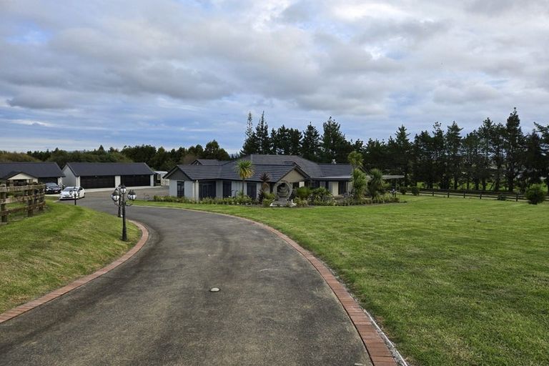 Photo of property in 190 Oraha Road, Kumeu, 0892